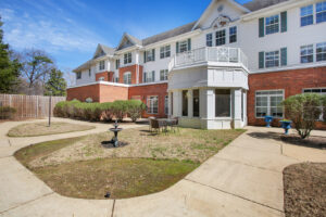 Court Yard at Charter Senior Living of Vinings